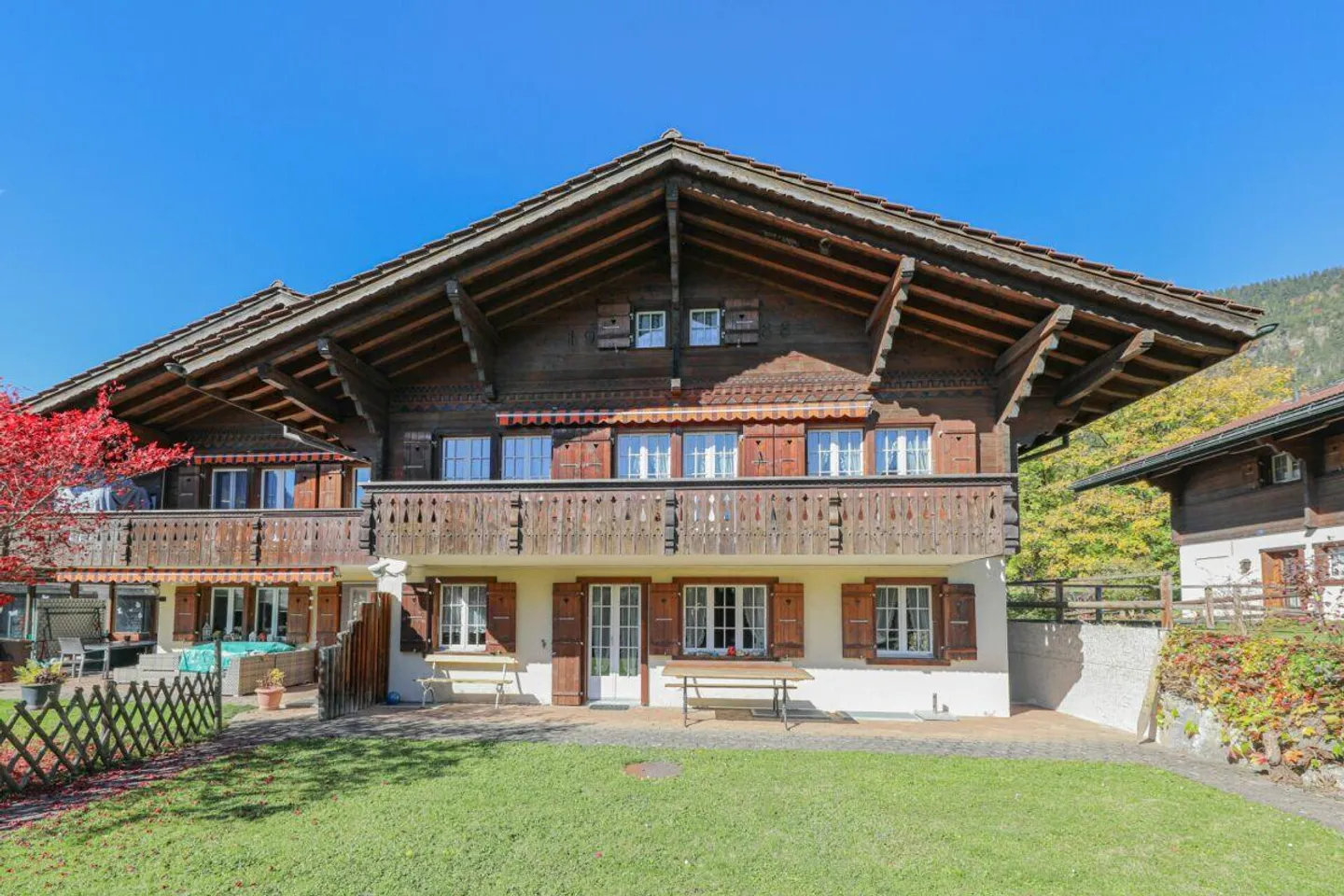 Charmant appartement de 4,5 pièces dans un chalet confortable avec jardin - Photo 1 sur 10