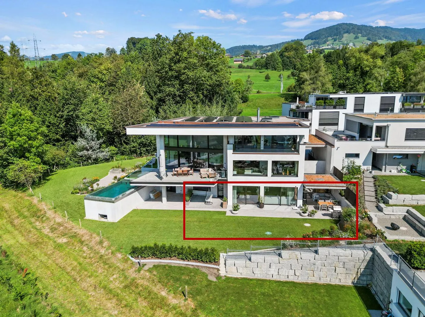 At the end of a cul-de-sac, elevated and quiet with a view over the Linth plain - Photo 1 of 14