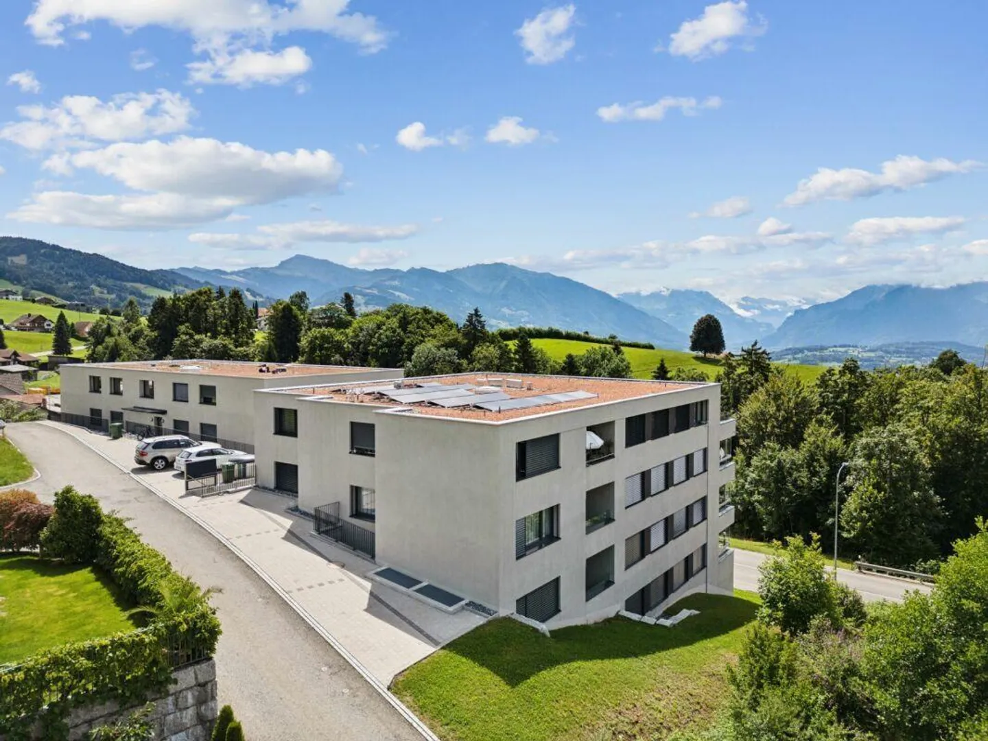 Attique de 3,5 pièces avec vue imprenable sur la distance et les montagnes - Photo 1 sur 8