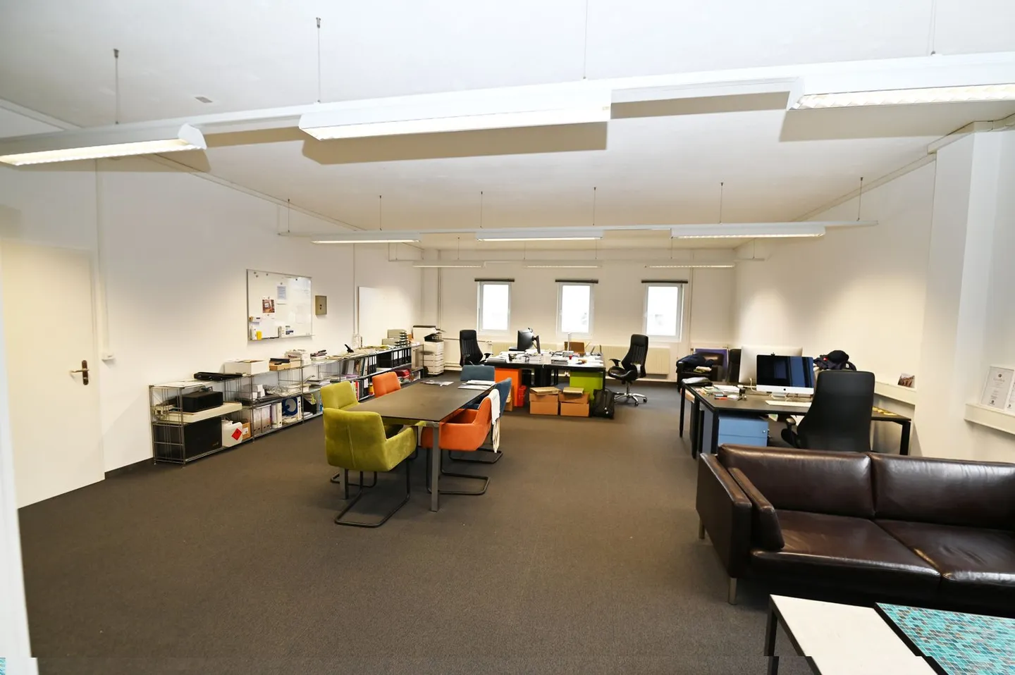 Ausstellung mit Fensterfront - Büro - Lager - PP - nähe Autobahnausfahrt - Foto 4 von 15