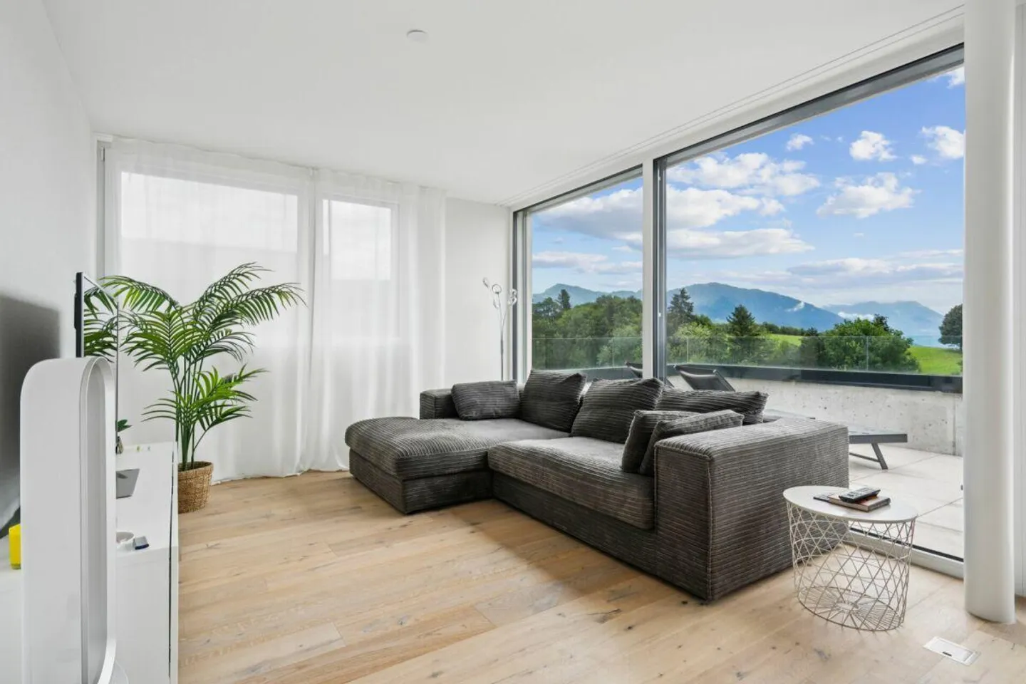 Attique de 3,5 pièces avec vue imprenable sur la distance et les montagnes - Photo 5 sur 8