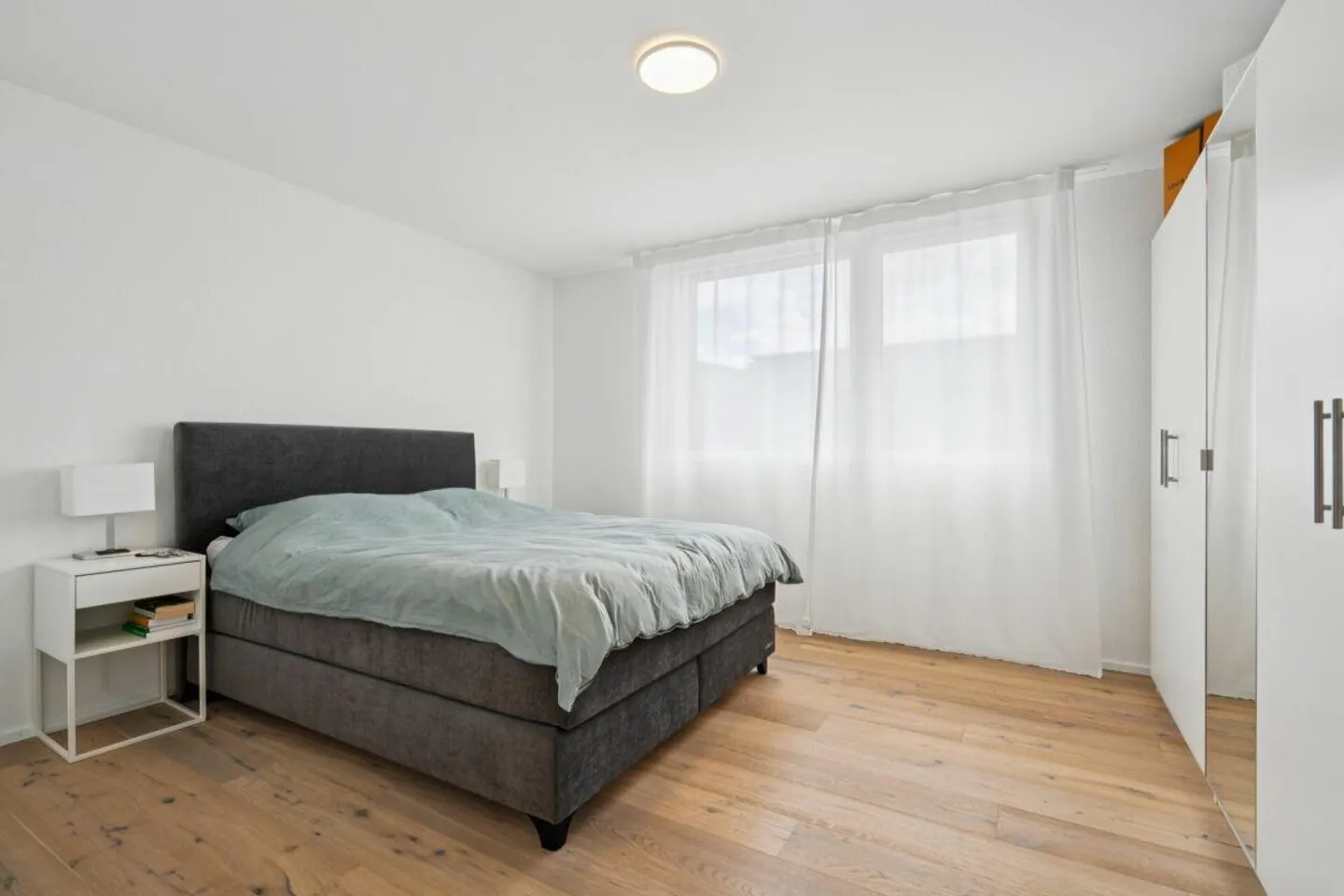 Attique de 3,5 pièces avec vue imprenable sur la distance et les montagnes - Photo 8 sur 8