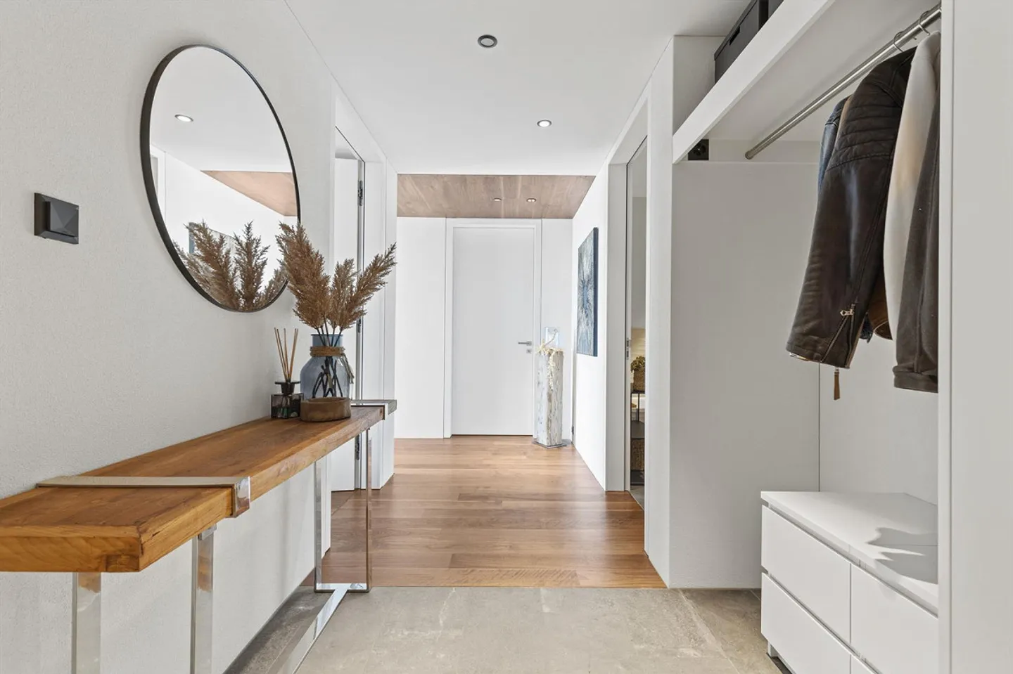 At the end of a cul-de-sac, elevated and quiet with a view over the Linth plain - Photo 9 of 14