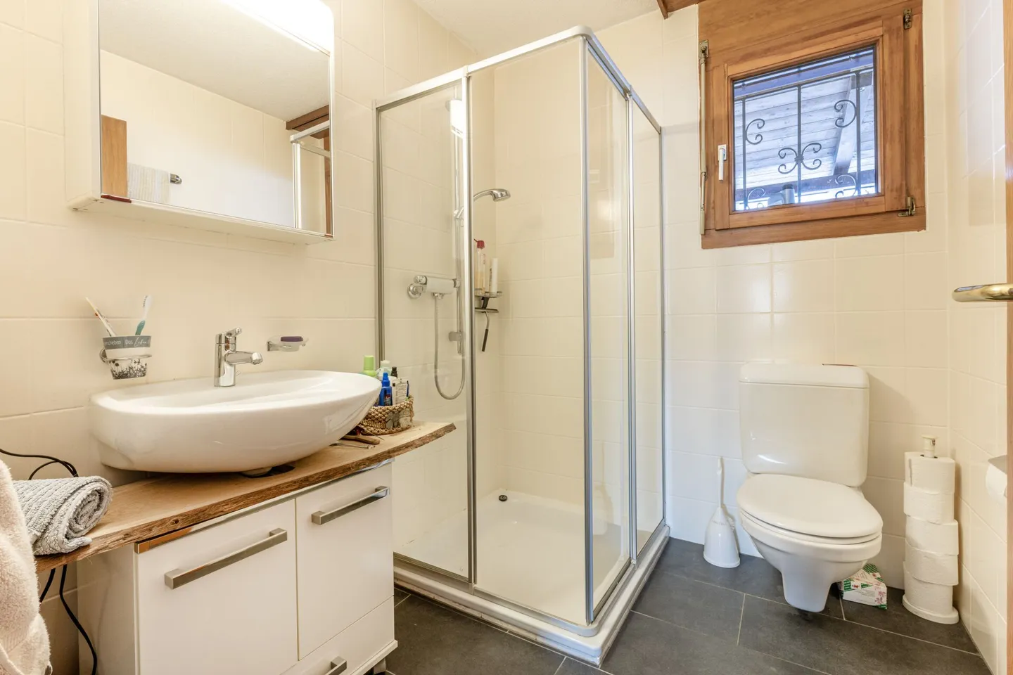 Detached 7.5 Room Single-Family House in Scenic Location in Turbenthal - Photo 9 of 19