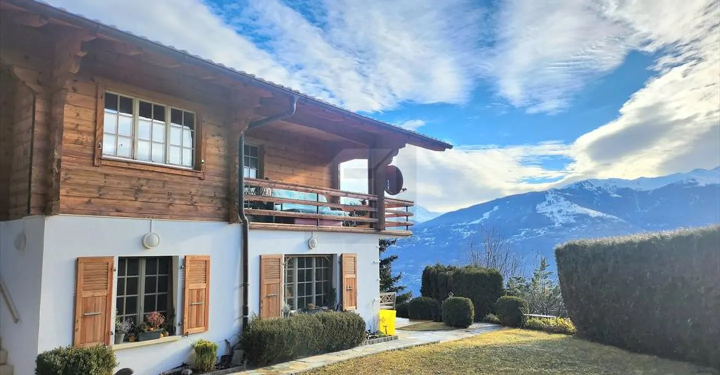 Chalet with Panoramic View - Photo 3 of 10