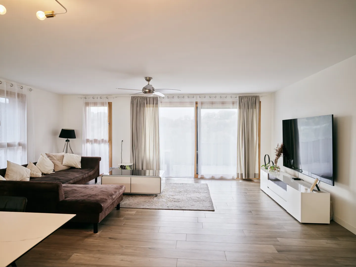 Magnifique appartement de 5,5 pièces avec 140m2 au dernier étage d'un PPE - Photo 2 sur 10