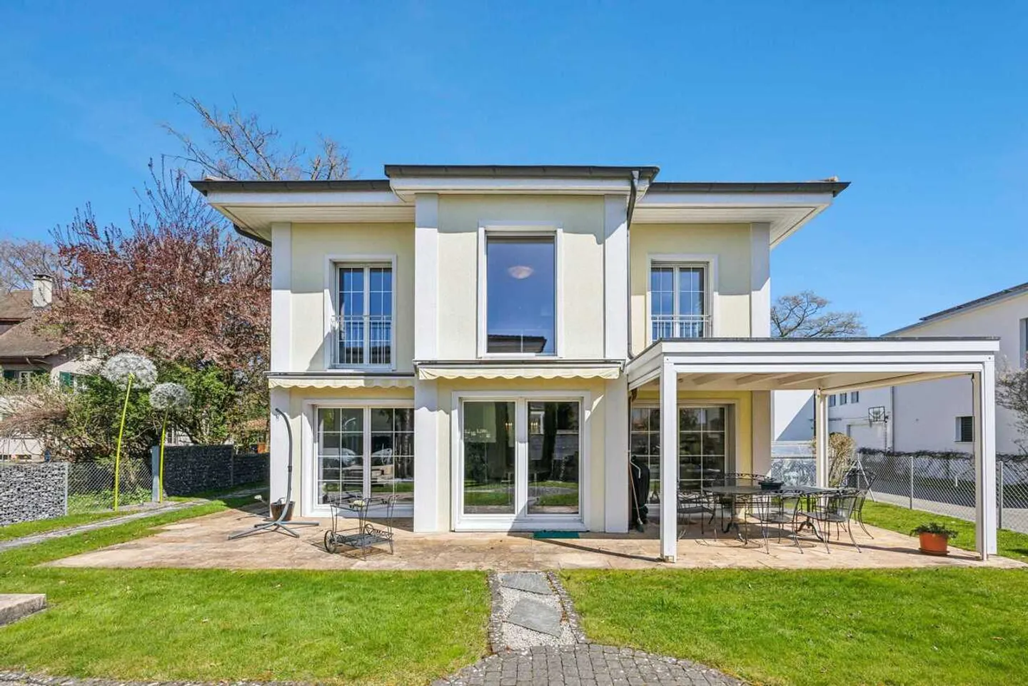 Maison individuelle élégante dans un quartier résidentiel calme de Suhr - Photo 1 sur 13