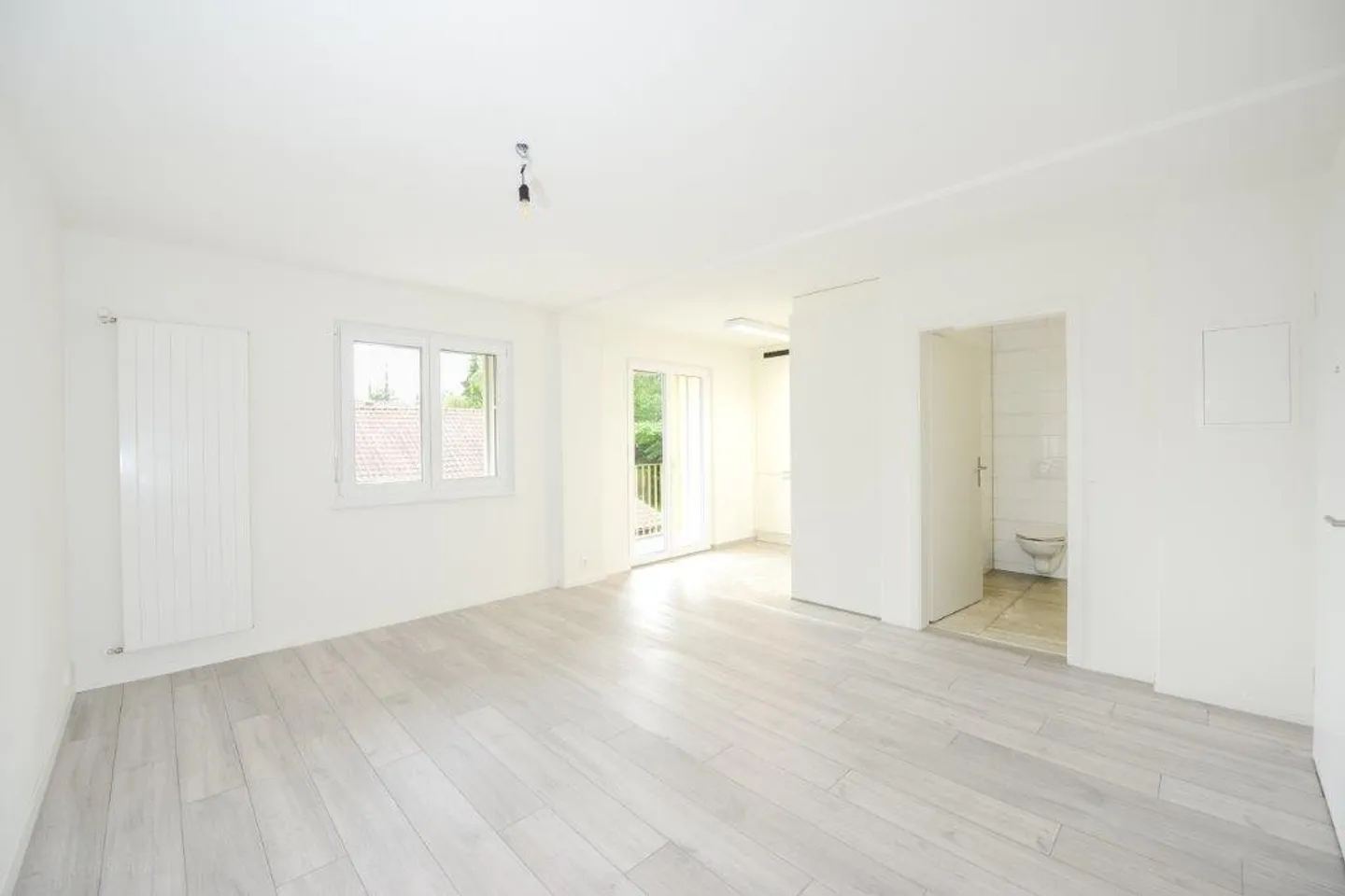 Attractive bright apartment with beautiful views! - Photo 2 of 9