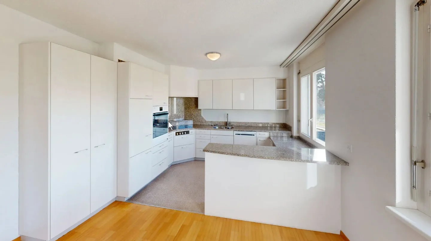 Living close to the center with nature connection - well-kept 3.5-room apartment in Uster - Photo 2 of 14