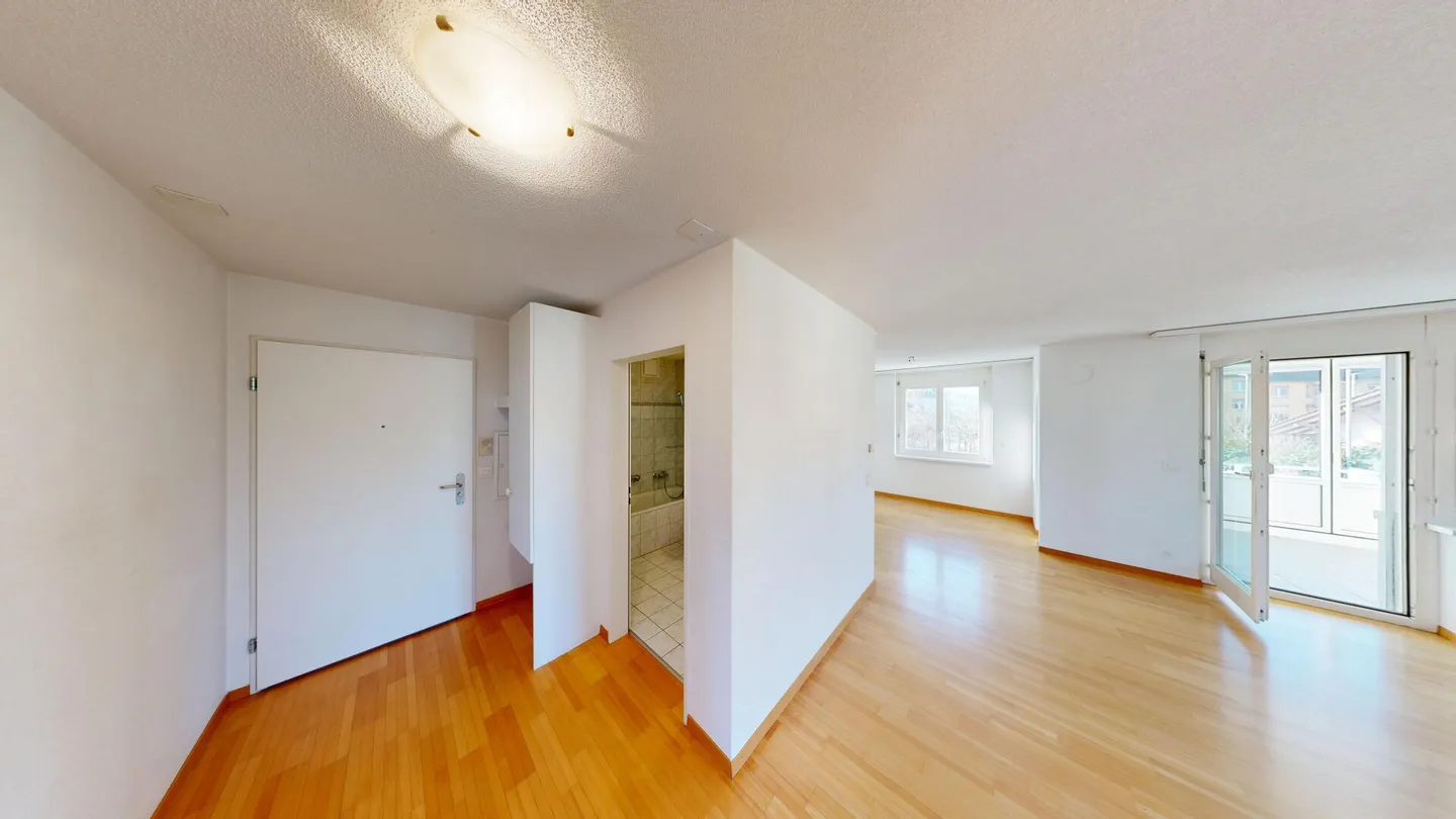 Living close to the center with nature connection - well-kept 3.5-room apartment in Uster - Photo 5 of 14