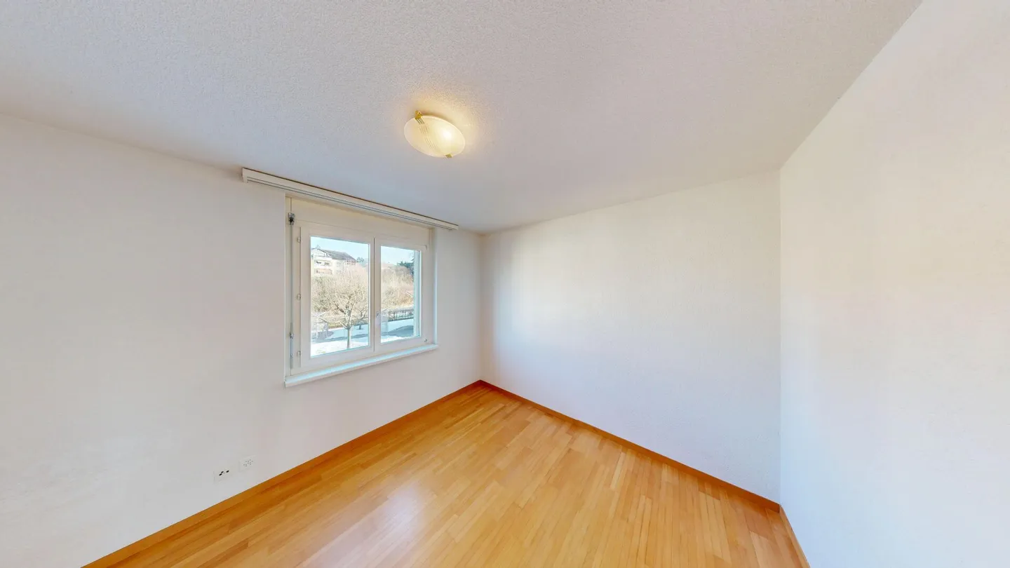 Living close to the center with nature connection - well-kept 3.5-room apartment in Uster - Photo 7 of 14