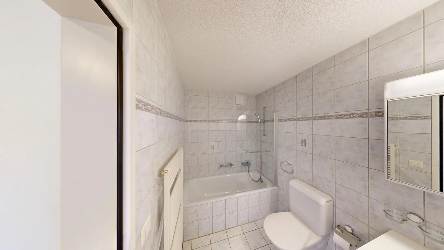 Living close to the center with nature connection - well-kept 3.5-room apartment in Uster - Photo 8 of 14