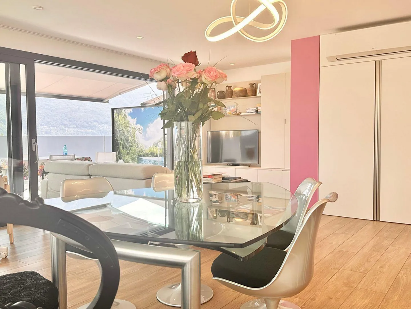 Attico moderno con 40 m² di terrazza e vista panoramica su Locarno ... - Photo 4 sur 26
