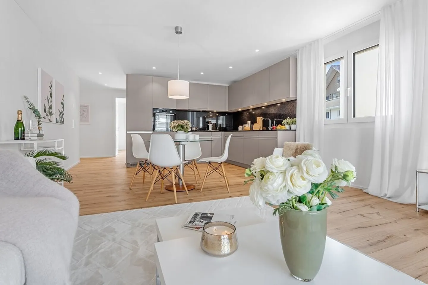 Stylish living in a modern 3.5-room apartment - Photo 2 of 5
