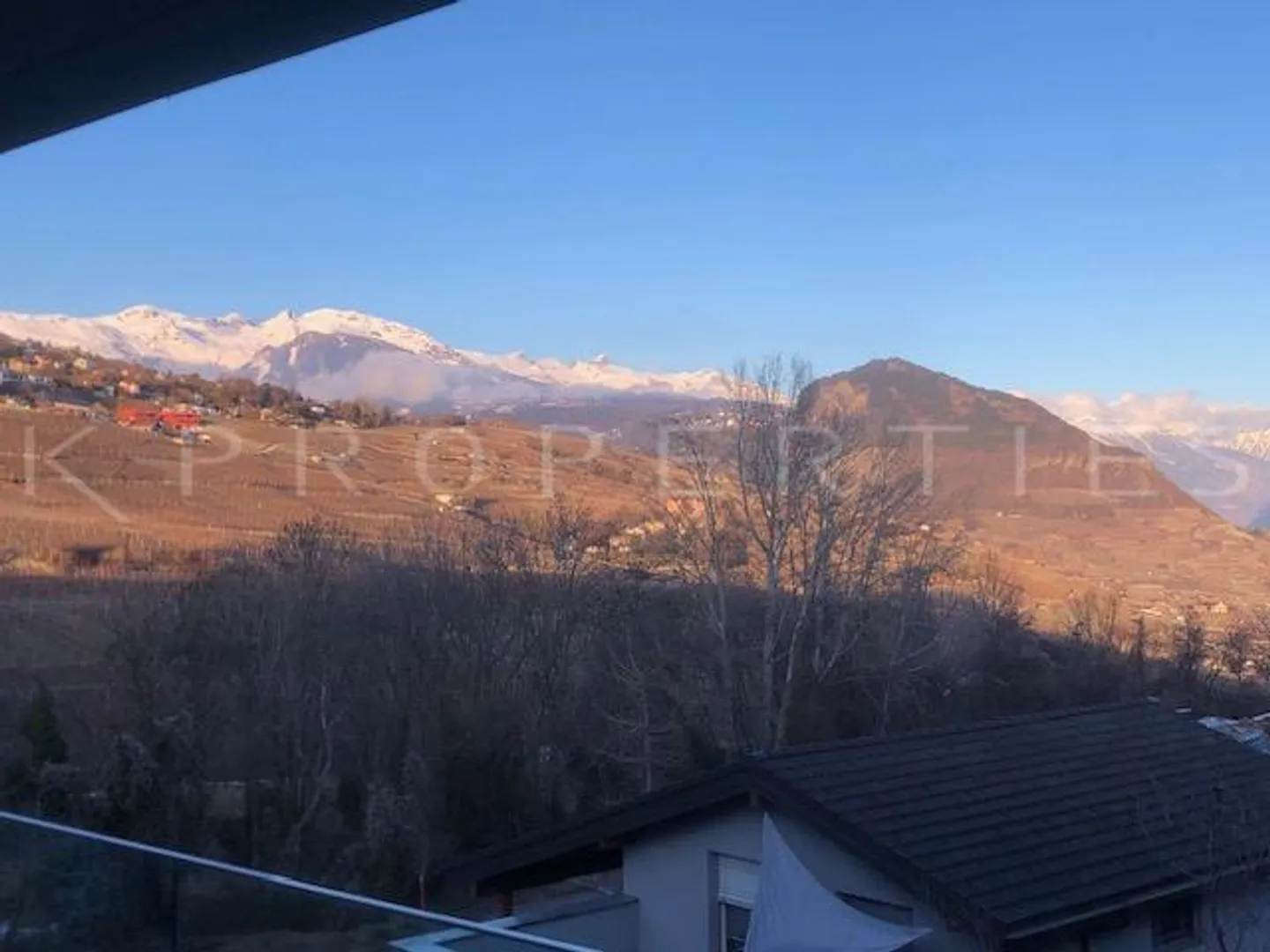 Appartamento Moderno con Balcone - Foto 2 di 8