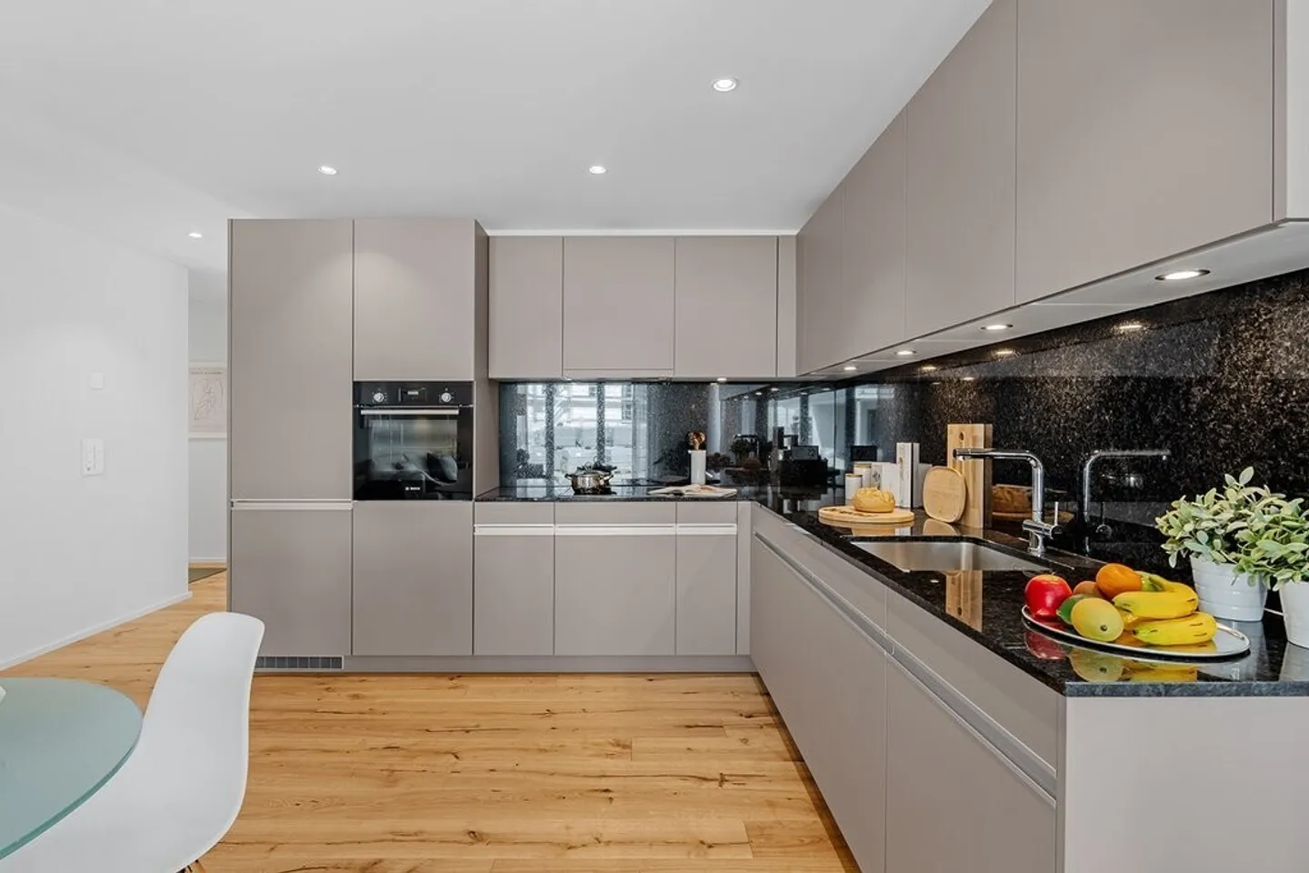 Stylish living in a modern 3.5-room apartment - Photo 4 of 5