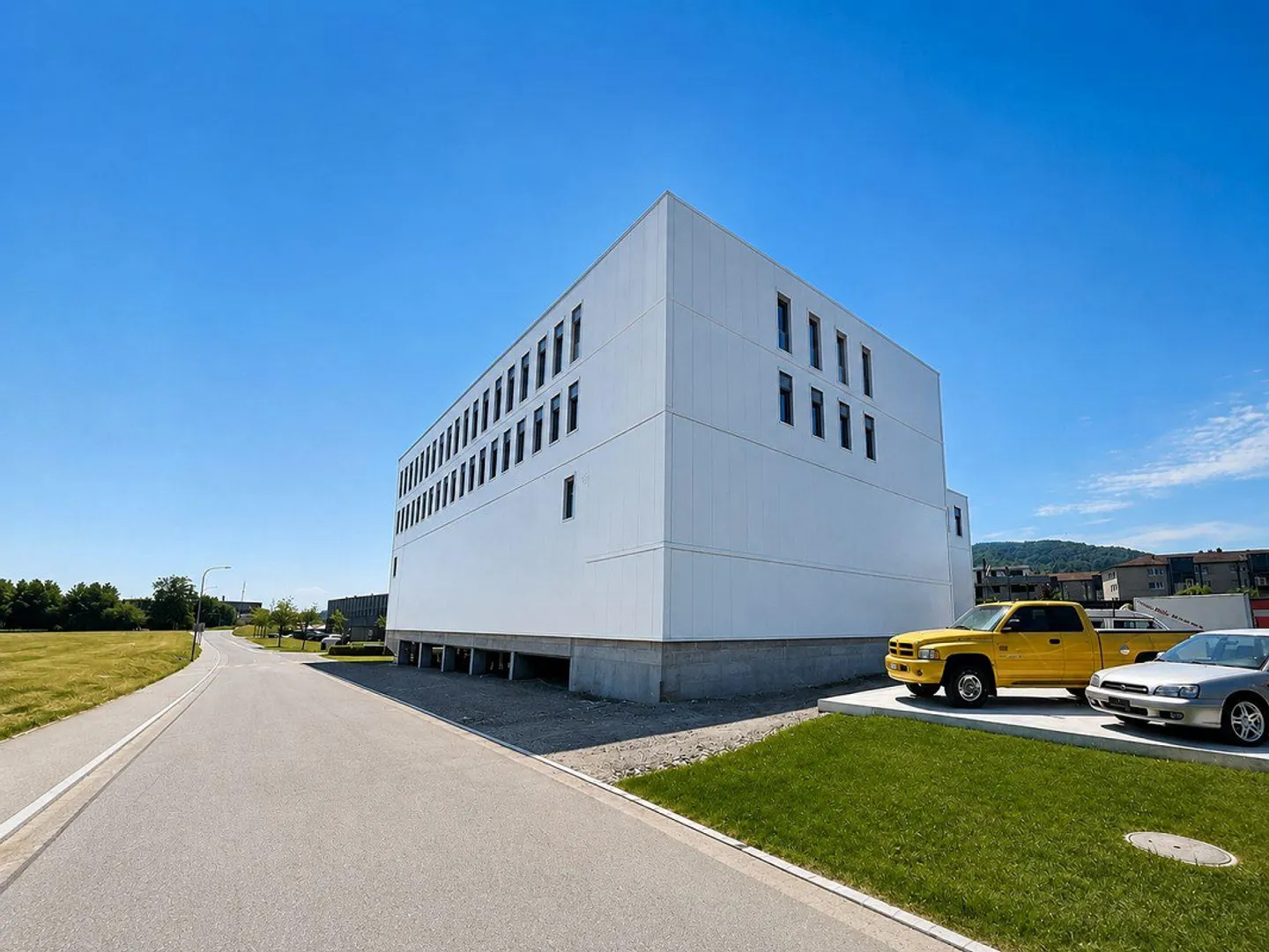 Vielseitige Gewerbeflächen - Foto 1 von 8