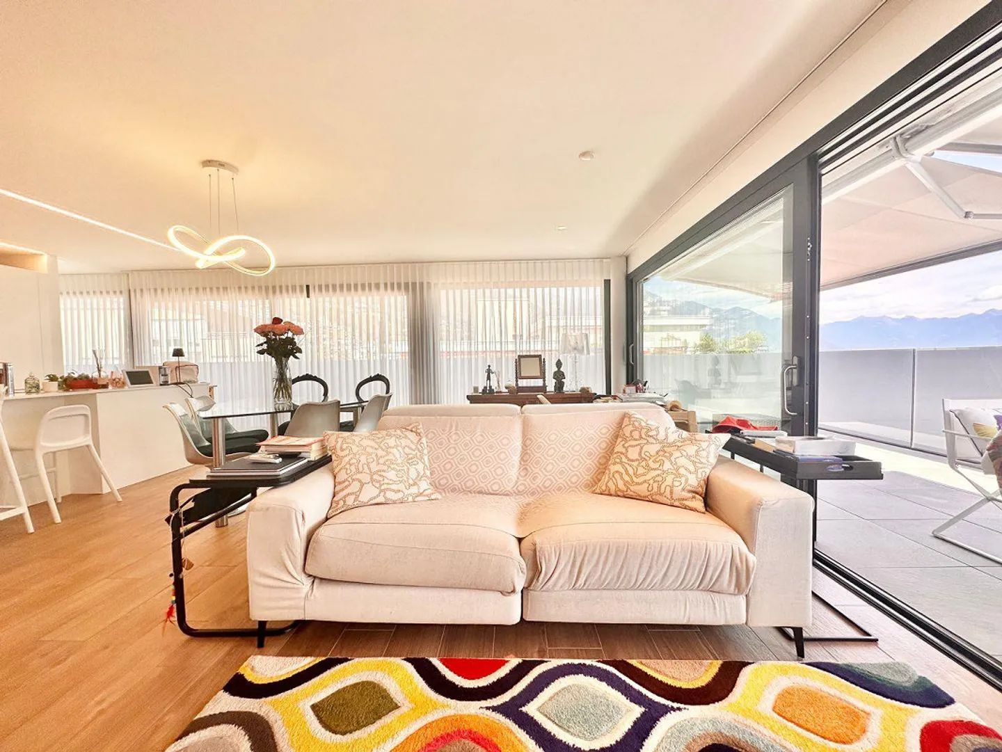 Attico moderno con 40 m² di terrazza e vista panoramica su Locarno ... - Photo 12 sur 26