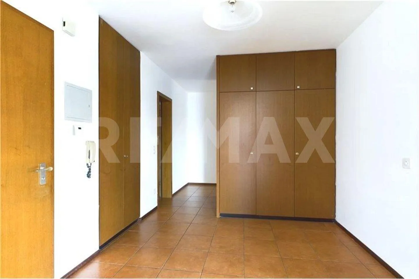 Appartement lumineux de 3,5 pièces avec balcon et place de parking - Photo 2 sur 11