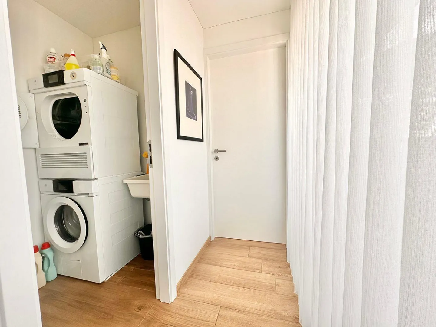 Attico moderno con 40 m² di terrazza e vista panoramica su Locarno ... - Photo 18 sur 26