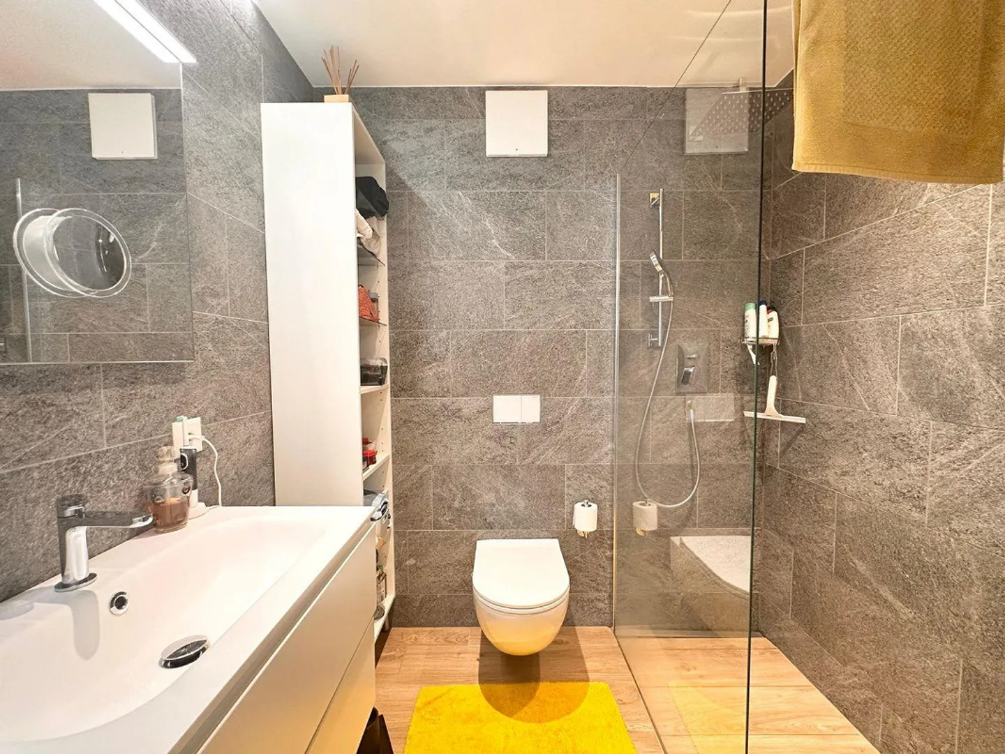 Attico moderno con 40 m² di terrazza e vista panoramica su Locarno ... - Photo 20 sur 26
