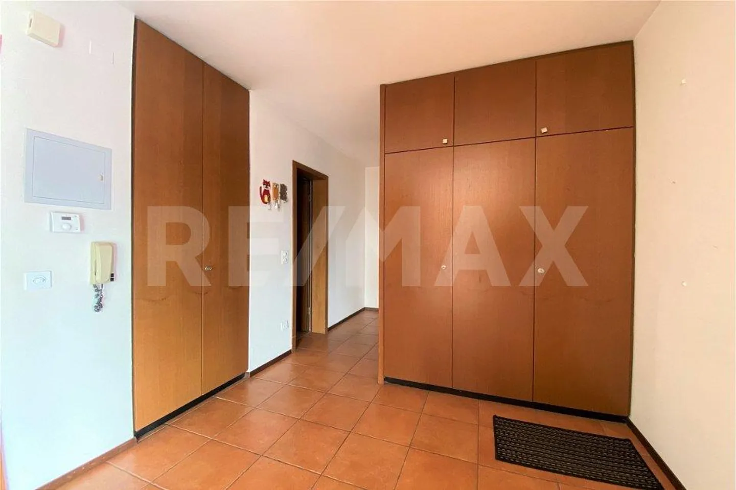 Appartement lumineux de 3,5 pièces avec balcon et place de parking - Photo 4 sur 11