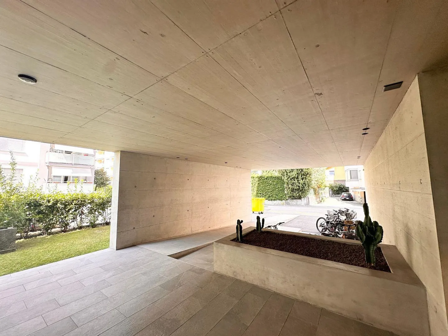 Attico moderno con 40 m² di terrazza e vista panoramica su Locarno ... - Photo 24 sur 26