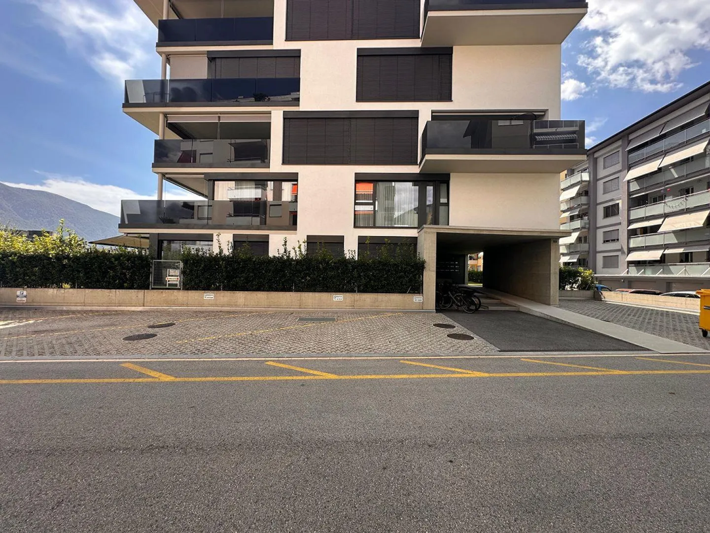 Attico moderno con 40 m² di terrazza e vista panoramica su Locarno ... - Photo 25 sur 26