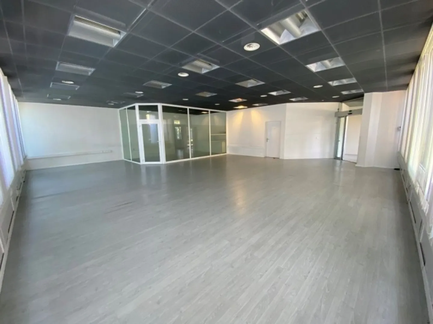Office space for rent - Photo 4 of 8