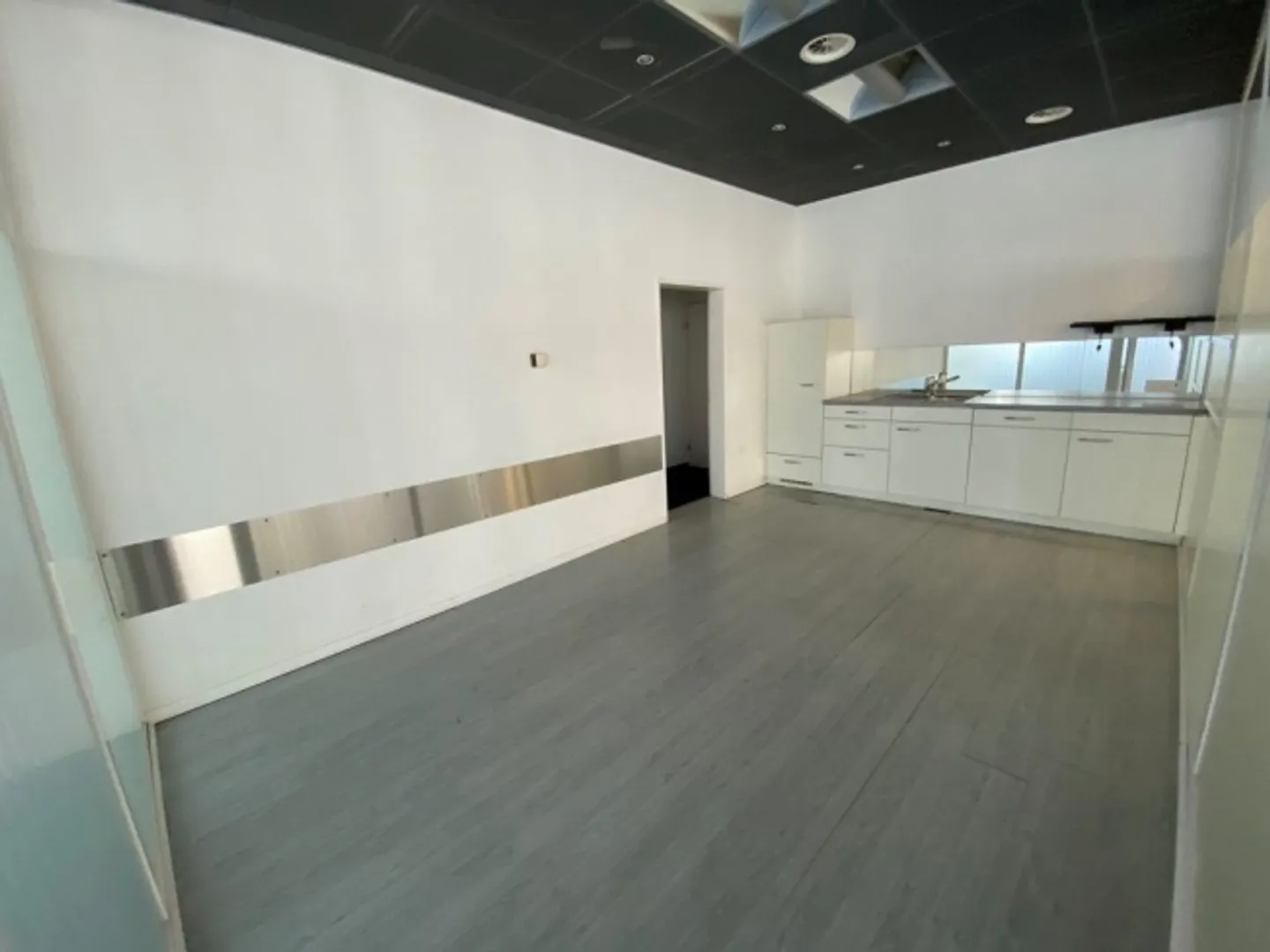 Office space for rent - Photo 5 of 8