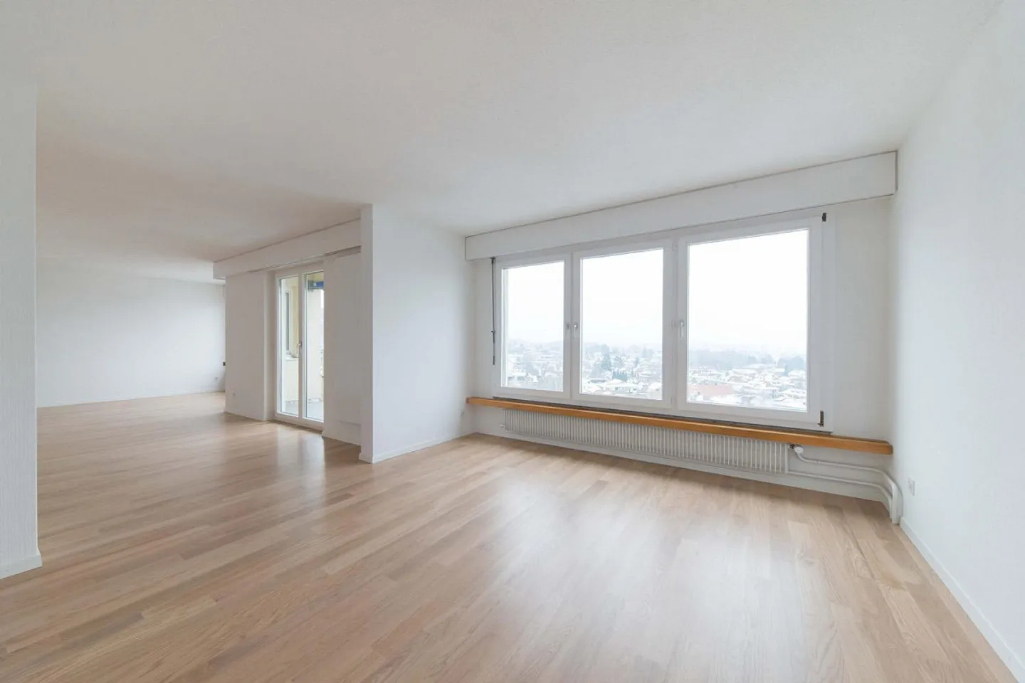 Appartement 3 1/2 pièces entièrement rénové avec vue imprenable - Photo 2 sur 9