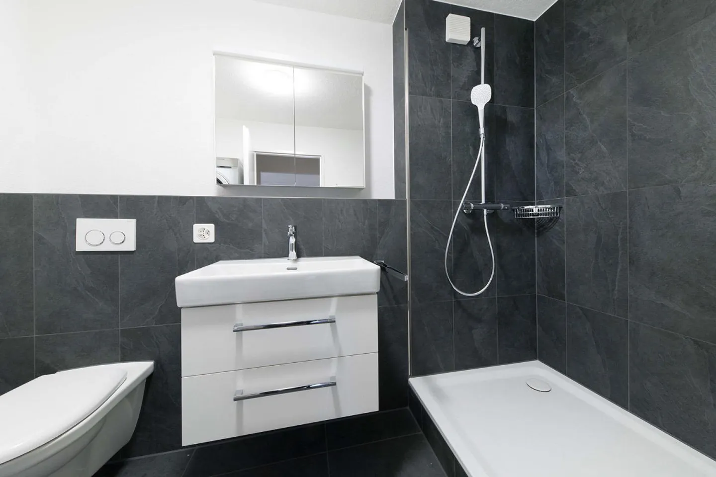 Appartement 3 1/2 pièces entièrement rénové avec vue imprenable - Photo 8 sur 9