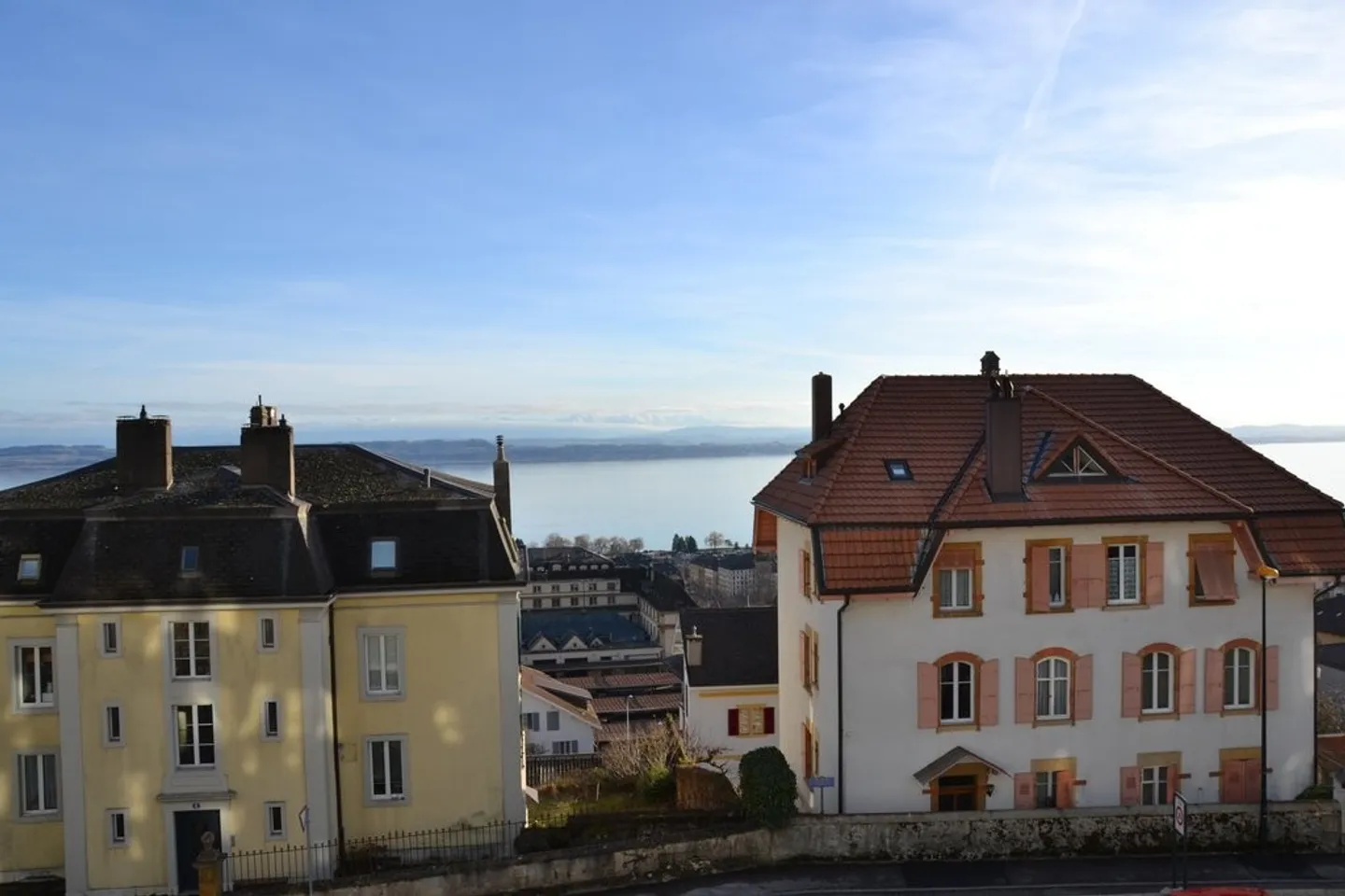 Appartement Charmant avec Vue sur le Lac - Photo 1 sur 6
