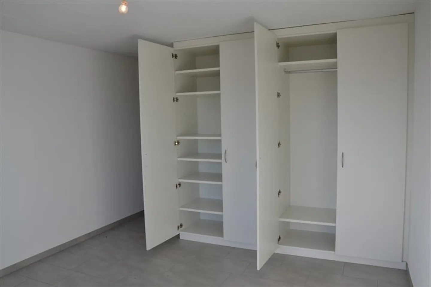 Appartement Charmant avec Vue sur le Lac - Photo 3 sur 6
