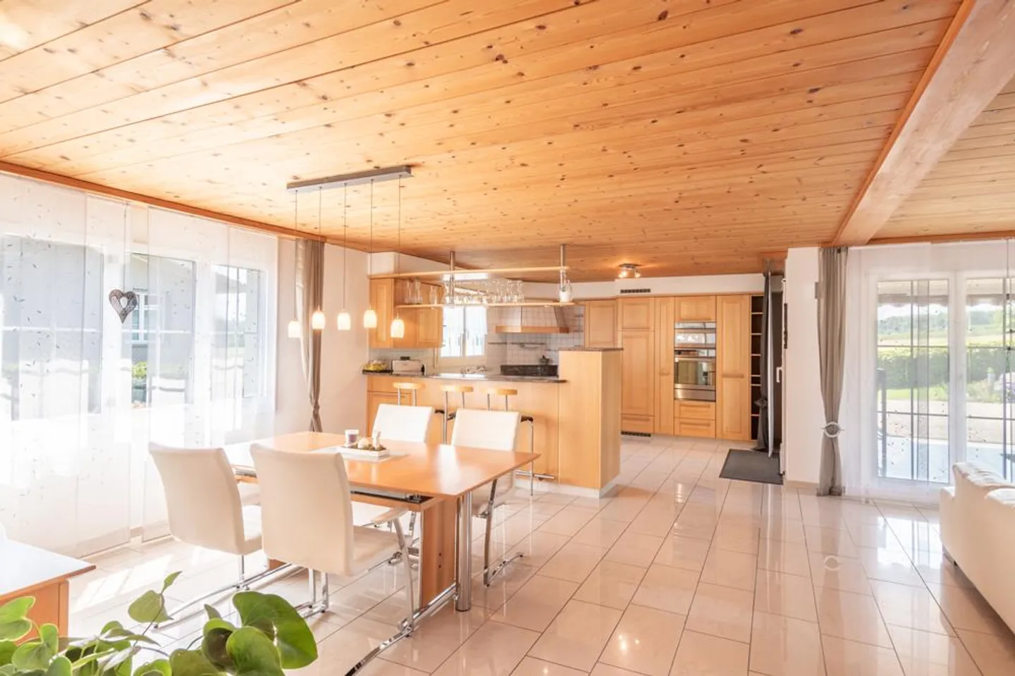 Vivre sur environ 220m² avec vue dégagée - Photo 2 sur 7