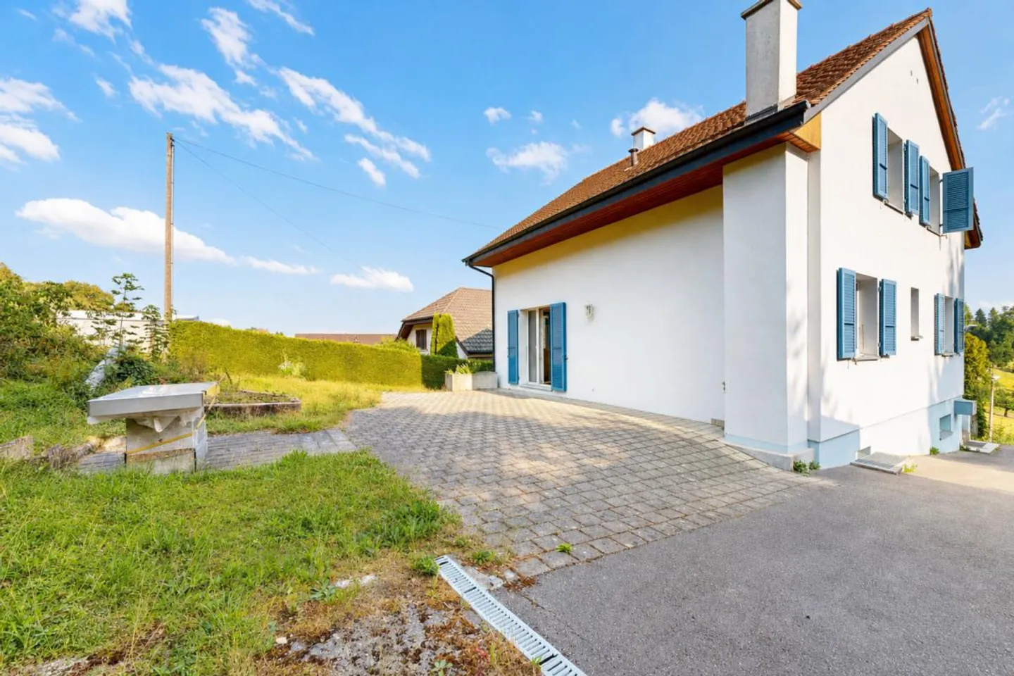 gepflegtes Einfamilienhaus mit drei Garagen und Umschwung - Photo 25 of 29