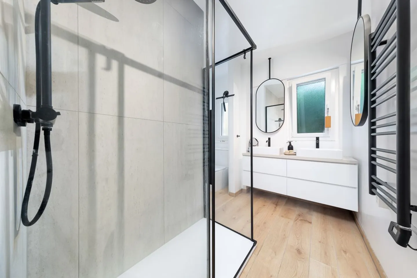 Appartement avec 5,5 pièces entièrement rénové dans un quartier calme - Photo 4 sur 4