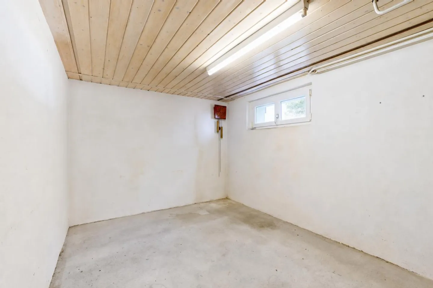 gepflegtes Einfamilienhaus mit drei Garagen und Umschwung - Photo 17 of 29