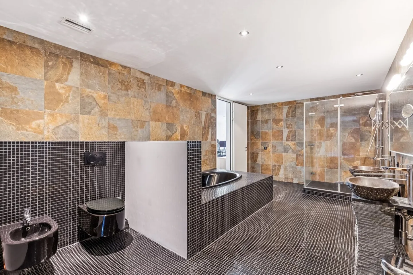 Appartement en duplex avec un grand atelier de vie - Photo 3 sur 3