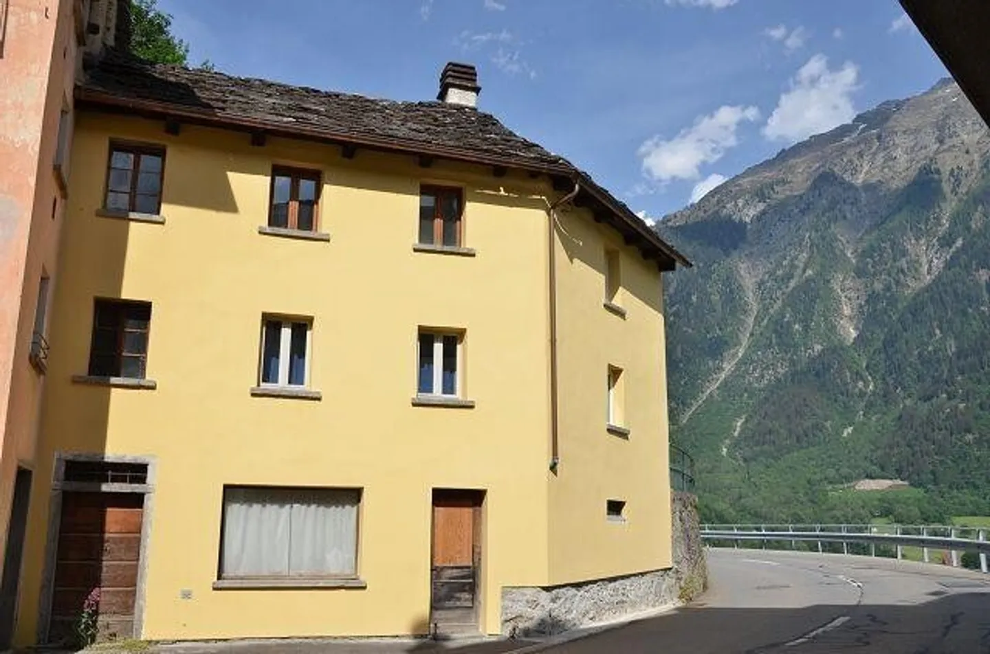 Charming Chalet in Ponto Valentino - Photo 2 of 13