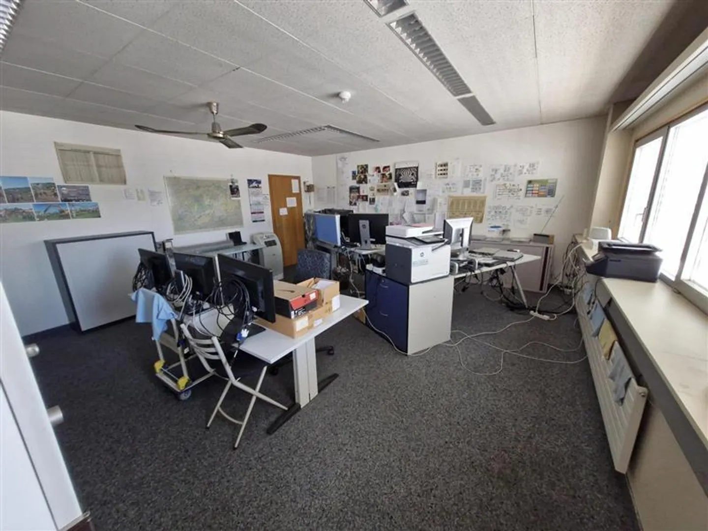 Espace de bureau, espace commercial, salle de loisirs, stockage - Photo 2 sur 7
