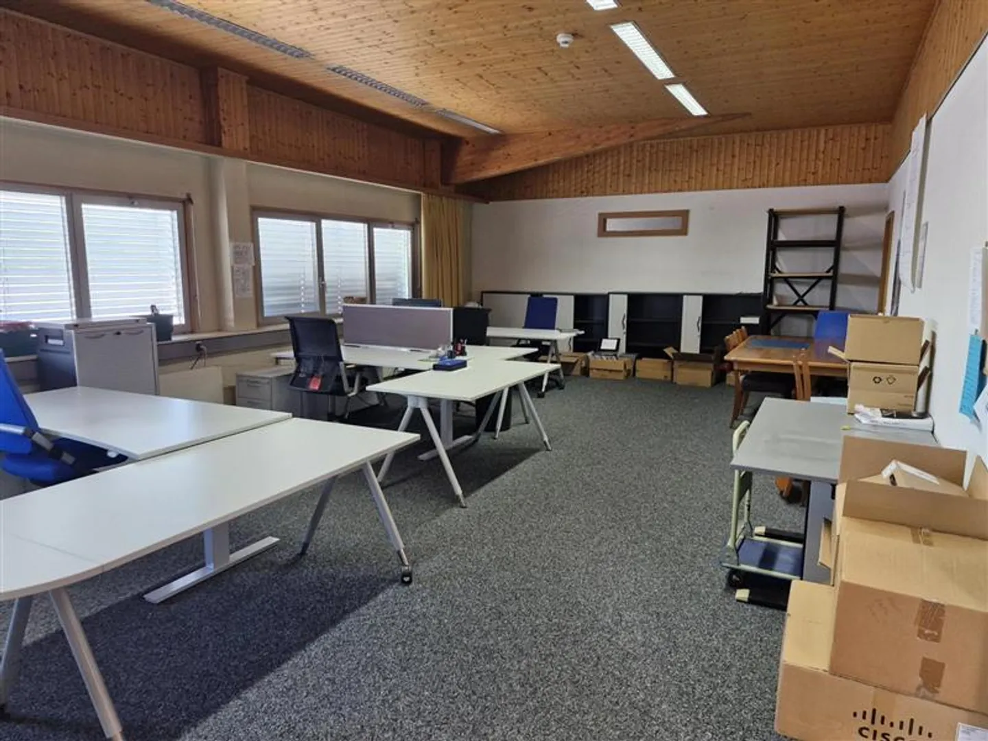 Espace de bureau, espace commercial, salle de loisirs, stockage - Photo 3 sur 7