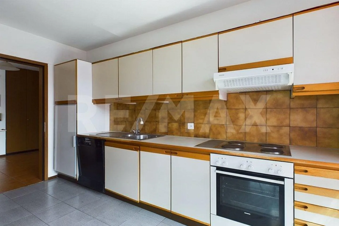 Appartement lumineux de 3,5 pièces avec balcon et place de parking - Photo 5 sur 11