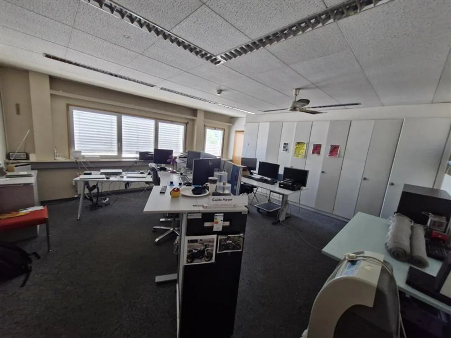 Espace de bureau, espace commercial, salle de loisirs, stockage - Photo 1 sur 7