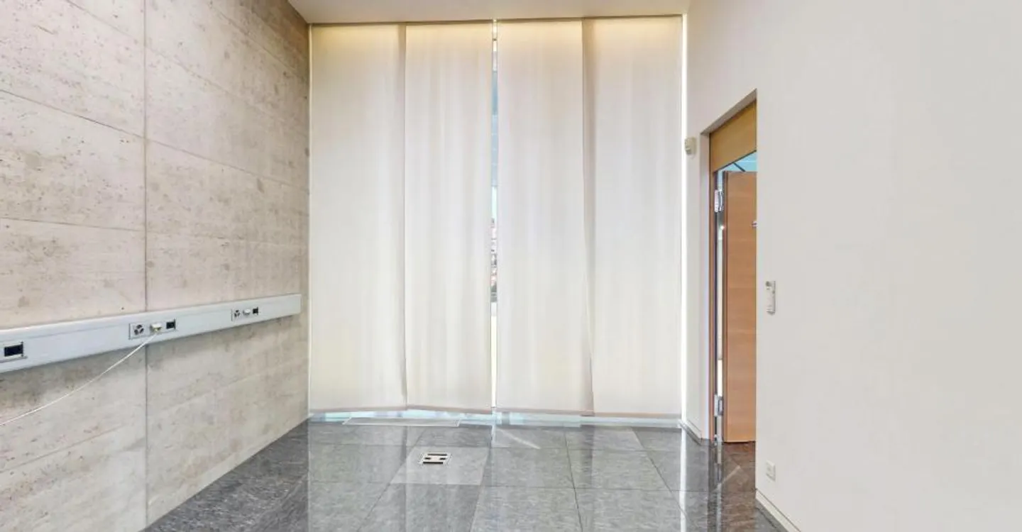 Give light to your business, commercial space with large windows - Photo 5 of 8