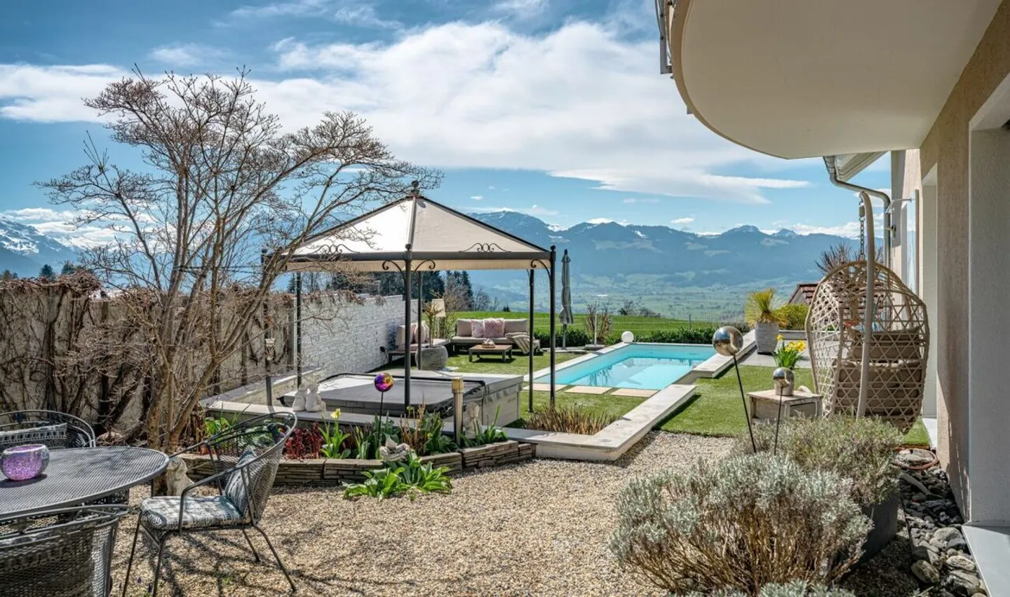 VILLA IMPOSANTE AVEC VUE SUR LE LAC ET LES ALPES - Photo 7 sur 8