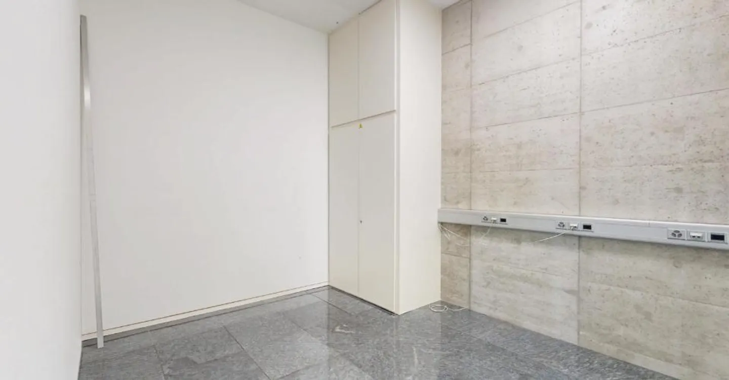 Give light to your business, commercial space with large windows - Photo 6 of 8