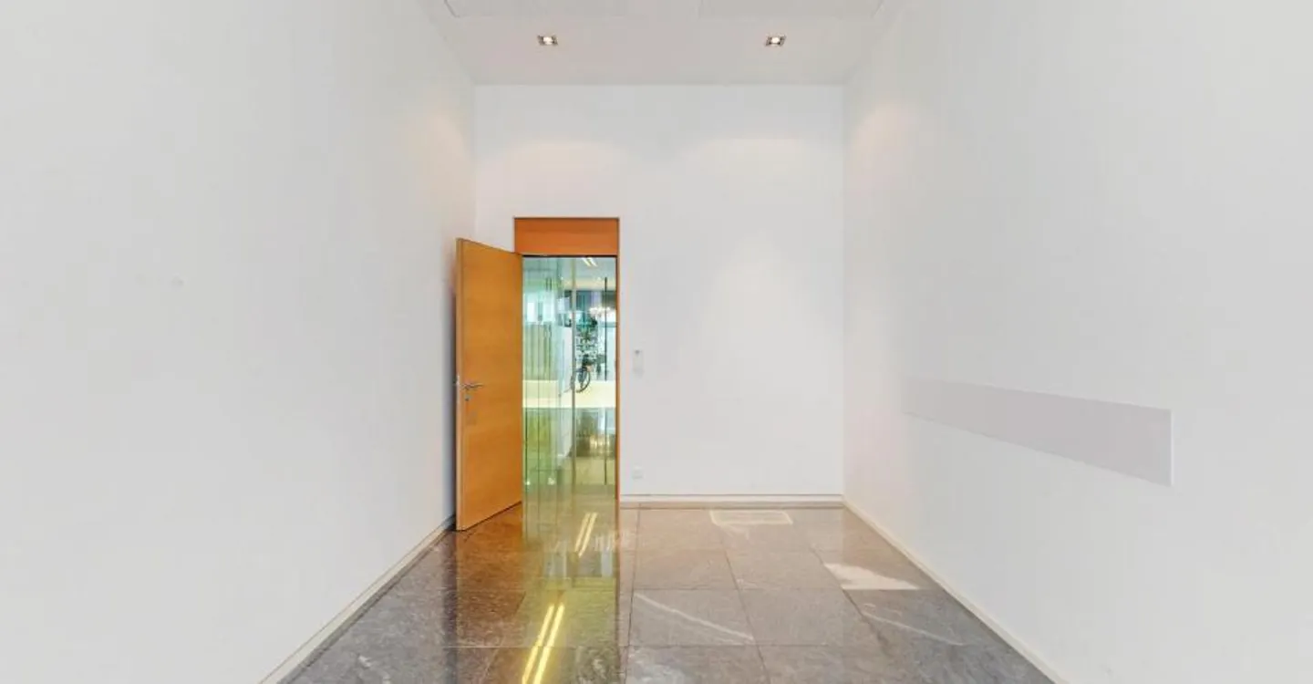 Give light to your business, commercial space with large windows - Photo 8 of 8