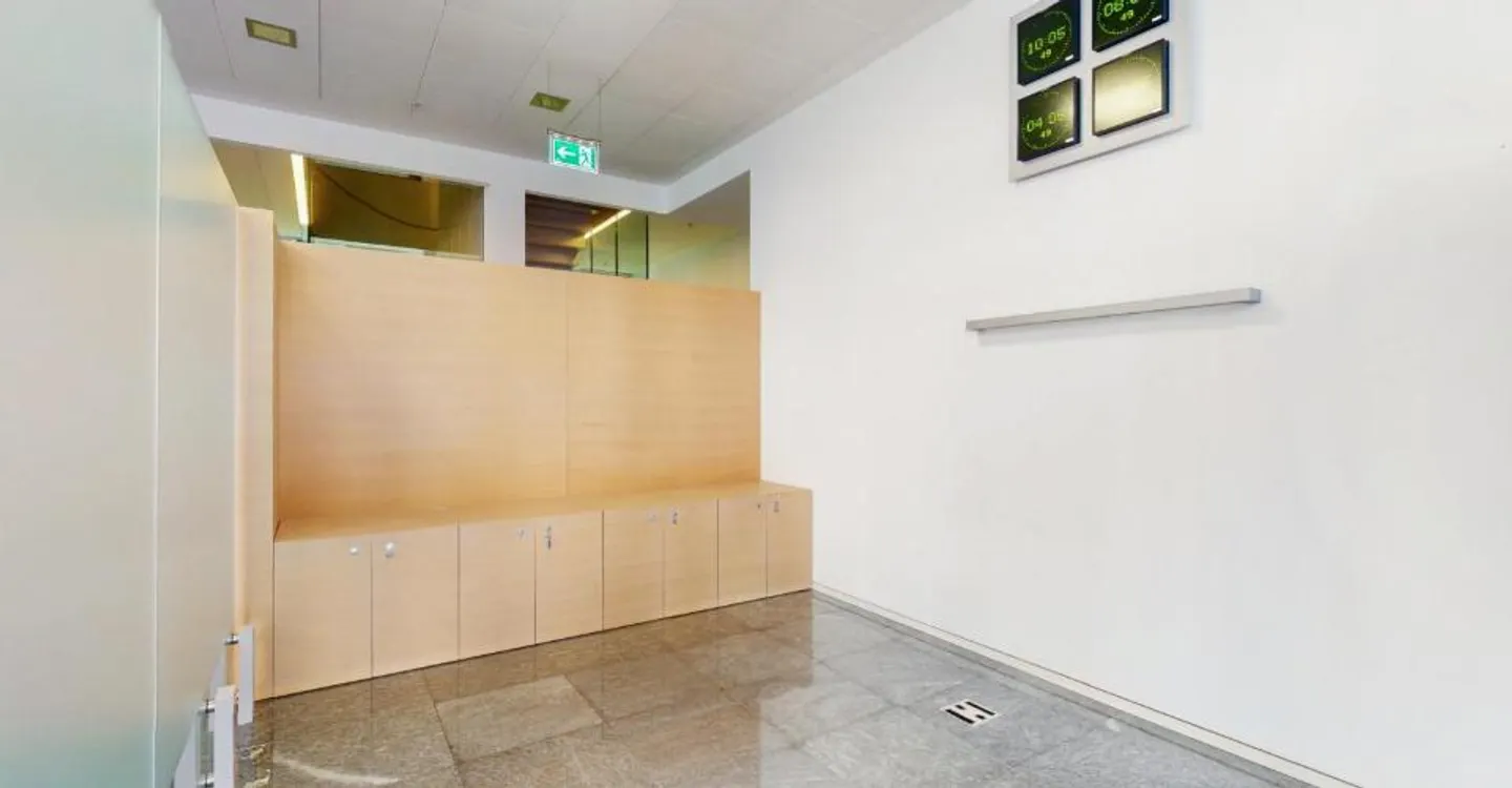 Give light to your business, commercial space with large windows - Photo 7 of 8