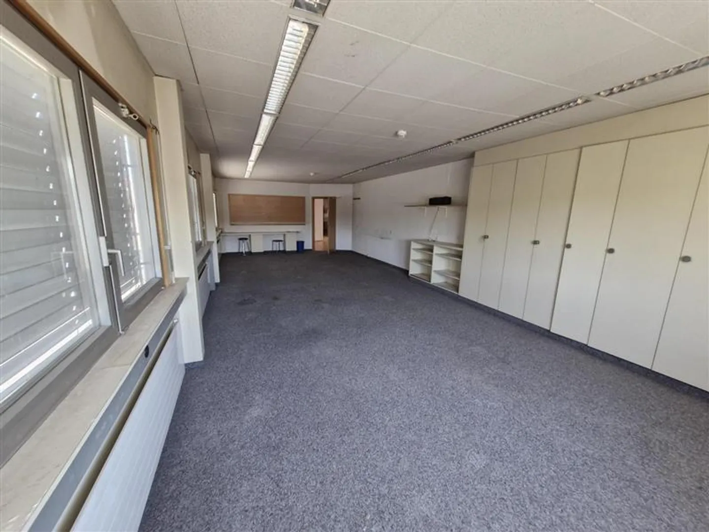 Espace de bureau, espace commercial, salle de loisirs, stockage - Photo 6 sur 7